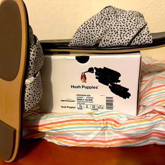 NWT HUSHPUPPIES sandals size 10 flat with a soft suede design for comfort - Picture 3 of 4